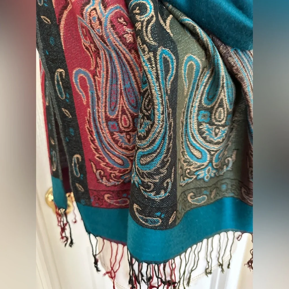 Stein Mart Women’s Oversized Floral Scarf/Shawl with Classic Tassel, Sz 27x73